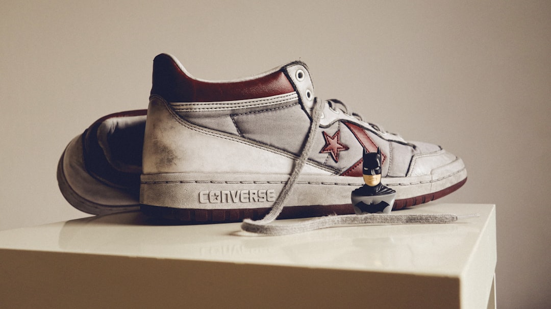 découvrez notre collection de sneakers de luxe alliant élégance, confort et design exclusif pour un style unique et raffiné.