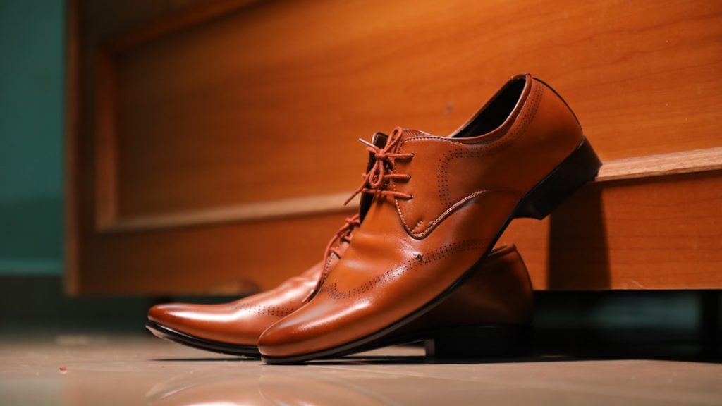 découvrez notre sélection de chaussures habillées pour hommes alliant élégance et qualité supérieure, parfaites pour toutes vos occasions formelles.