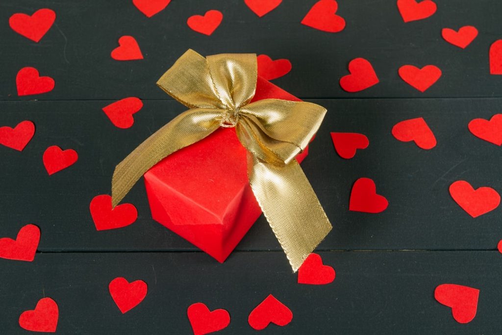 découvrez des idées cadeaux parfaites pour la saint-valentin et surprenez votre moitié avec des présents uniques et romantiques.