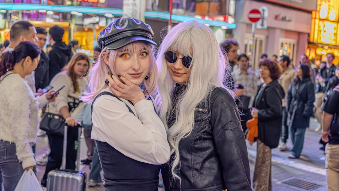 découvrez les dernières tendances de la mode féminine pour être élégante et stylée en toutes occasions.