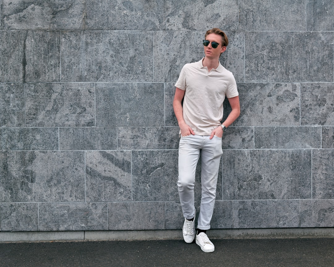 découvrez comment créer un look tout blanc élégant et moderne avec notre guide complet sur la tenue all-white. astuces mode, conseils d'association et inspirations pour un style impeccable.
