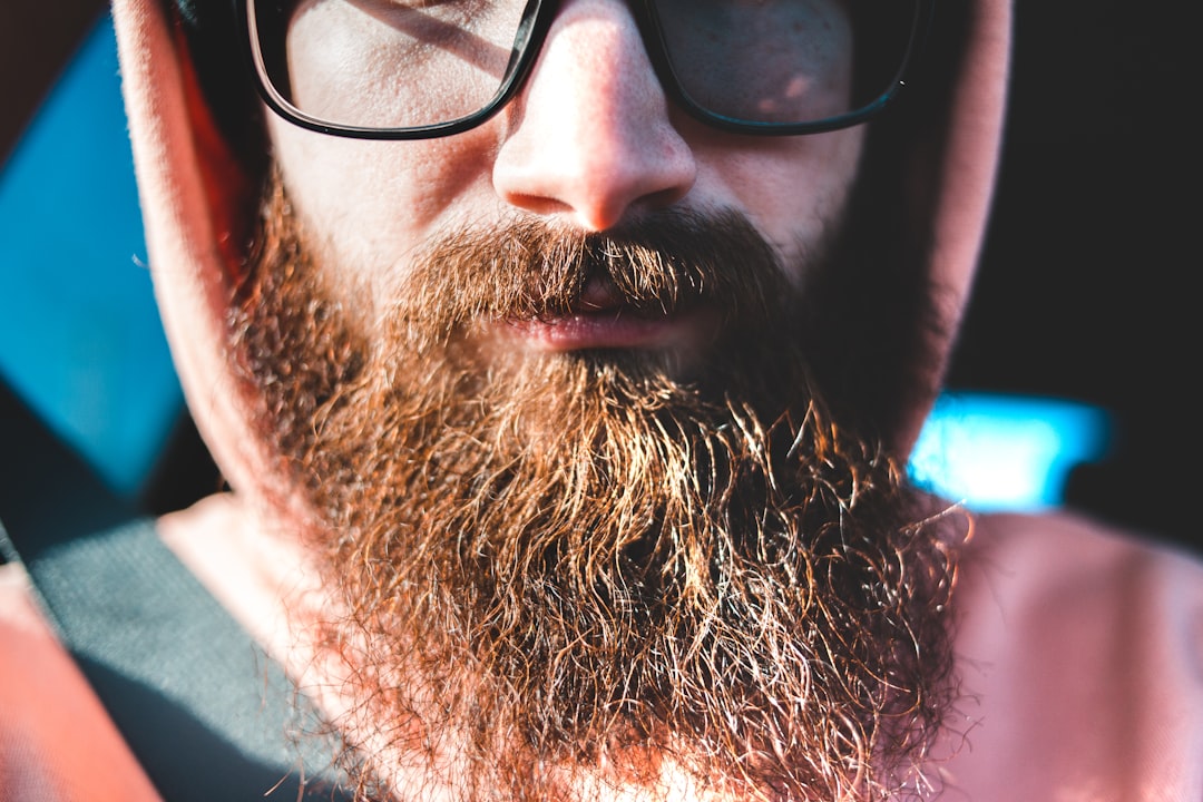 découvrez notre lisseur à barbe pour un style impeccable. domptez, lissez et adoucissez votre barbe facilement pour un look soigné et élégant au quotidien.