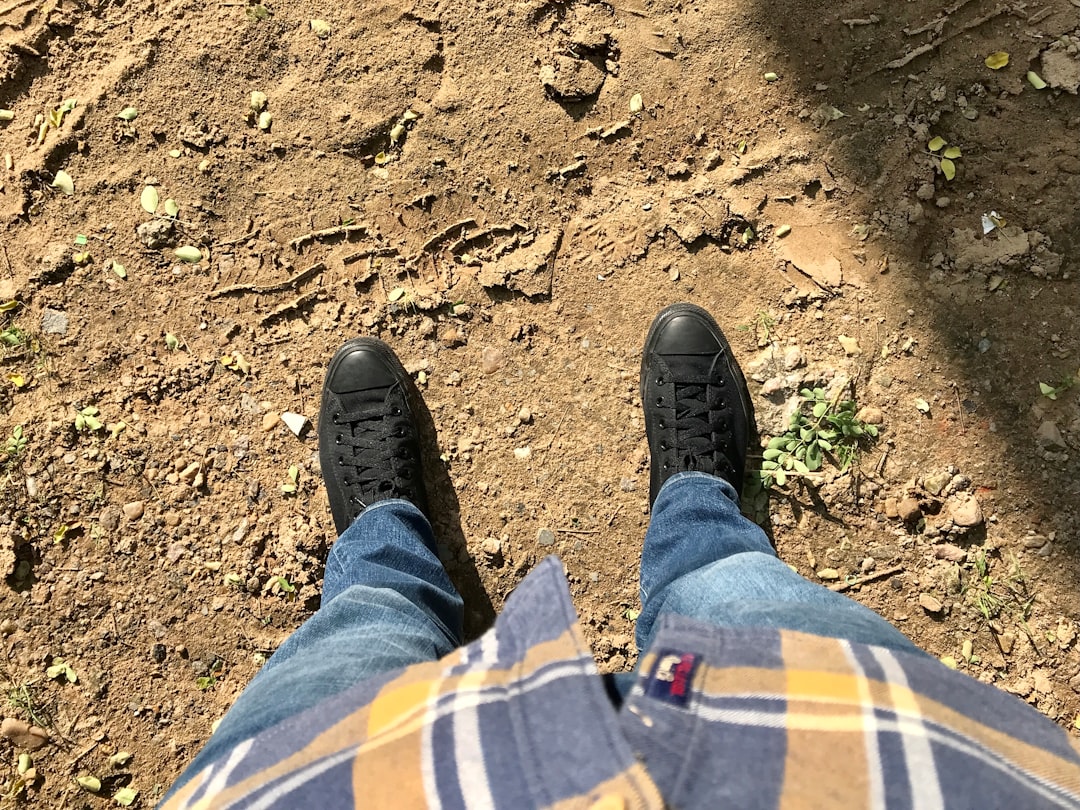 découvrez des idées de tenues stylées avec un jean boyfriend pour un look décontracté et tendance, parfait pour toutes les occasions.