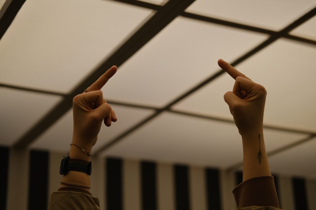 découvrez des idées originales de tatouages sur les doigts pour un style unique et discret. inspiré par les tendances actuelles, trouvez le design parfait qui vous correspond.