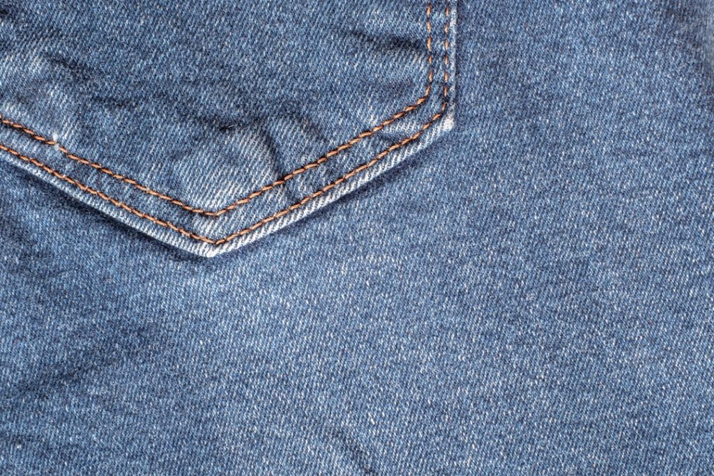 découvrez notre collection de jeans spécialement conçus pour les hommes ronds, alliant confort, style et coupe adaptée pour une silhouette harmonieuse.