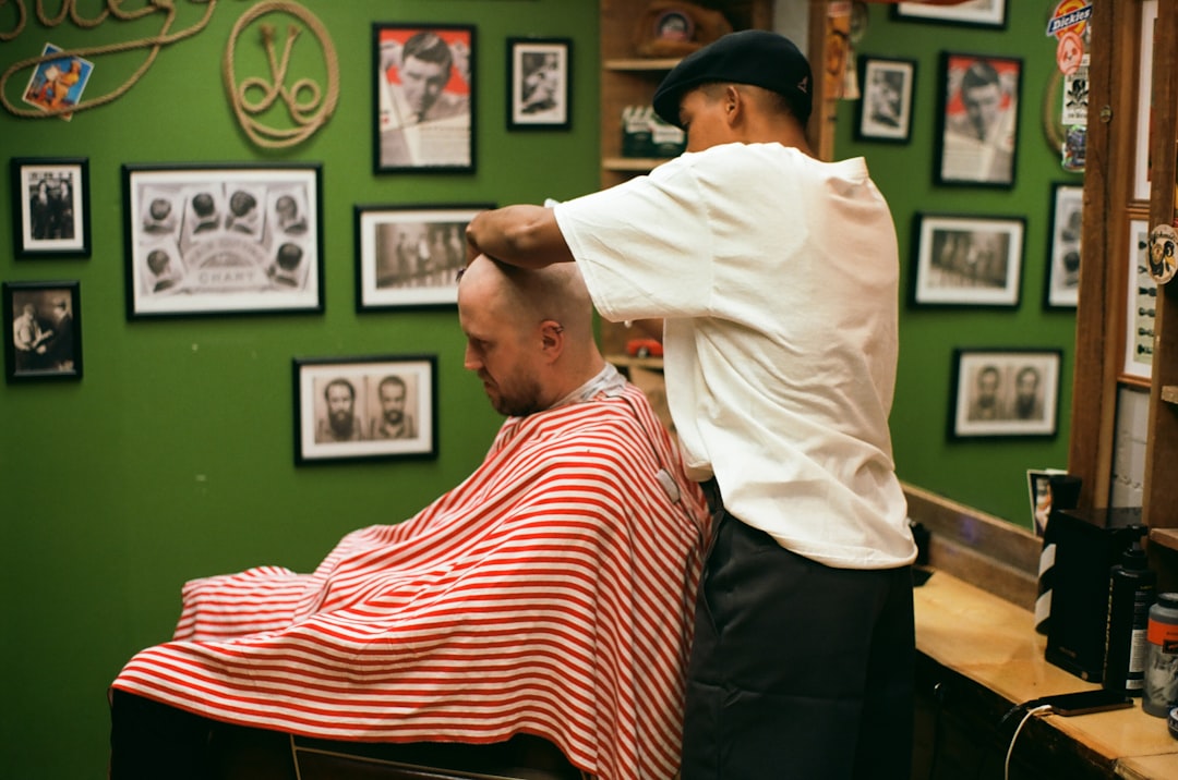 découvrez la coupe de cheveux masculine fade, un style moderne et élégant qui s'adapte à toutes les occasions. idéal pour un look net et tendance.