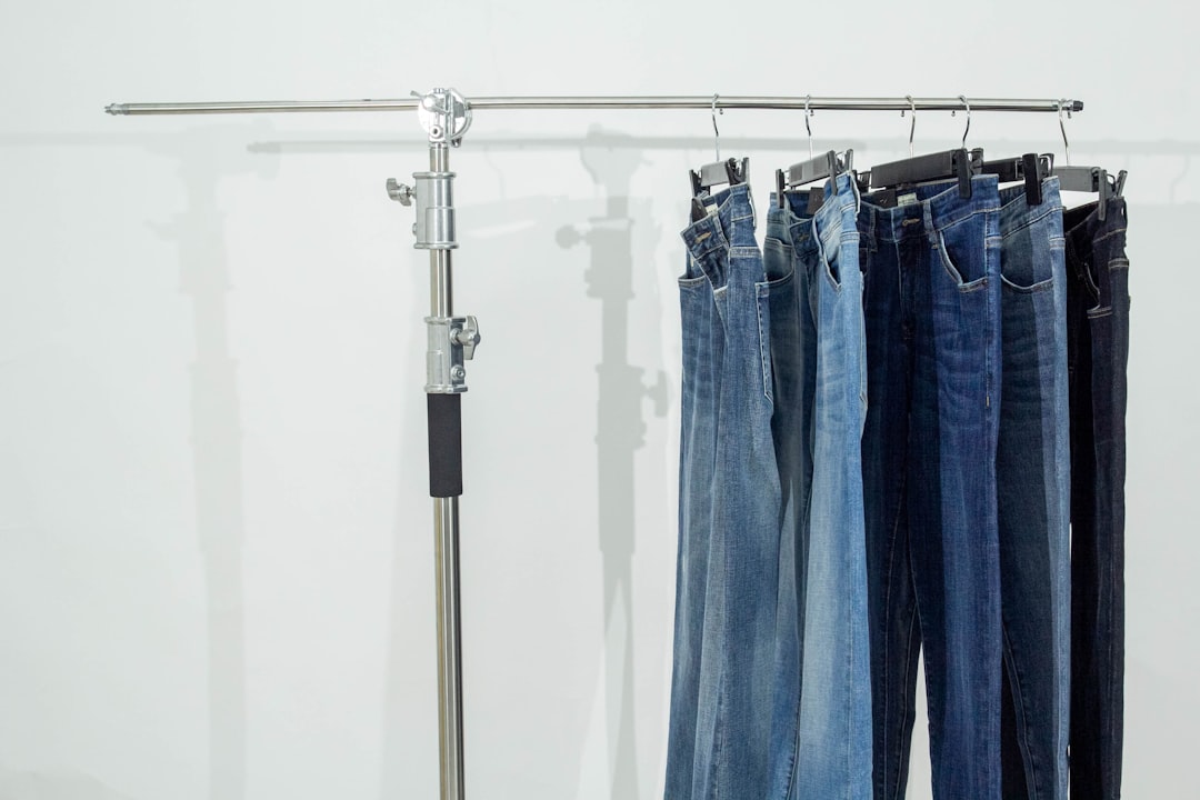 découvrez les différents coupes de jeans pour hommes, adaptées à tous les styles et occasions. trouvez le jean parfait qui mettra en valeur votre silhouette avec confort et tendance.