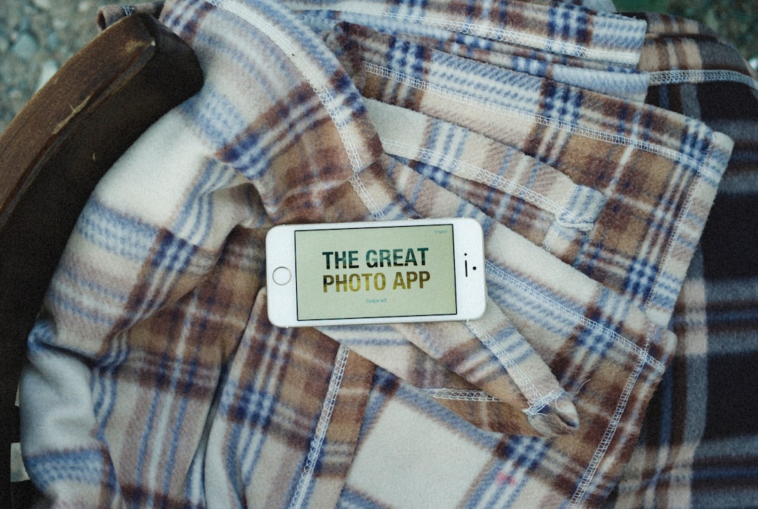 découvrez notre chemise tendance pour hommes alliant style moderne et confort exceptionnel, parfaite pour toutes vos occasions.