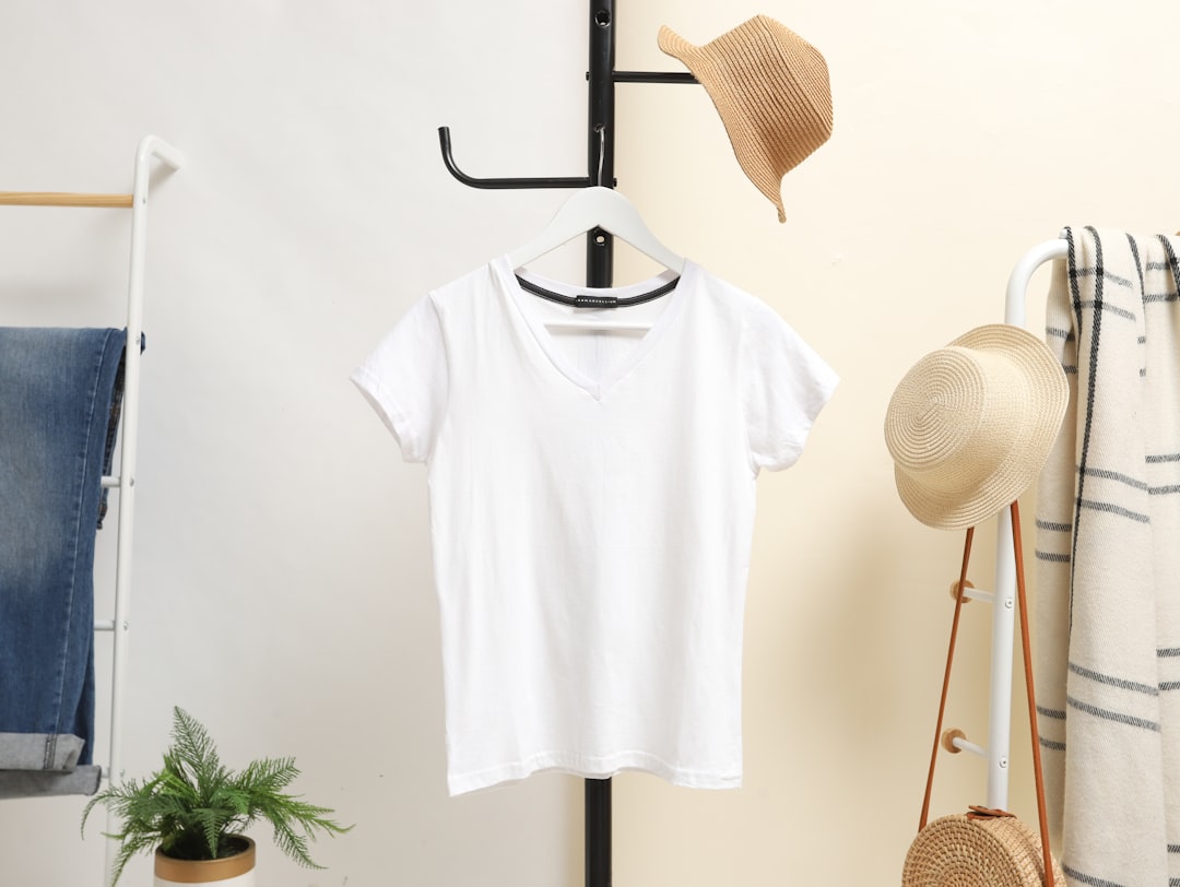 découvrez notre collection de t-shirts blancs pour hommes, alliant style moderne et confort exceptionnel pour une allure décontractée et tendance.