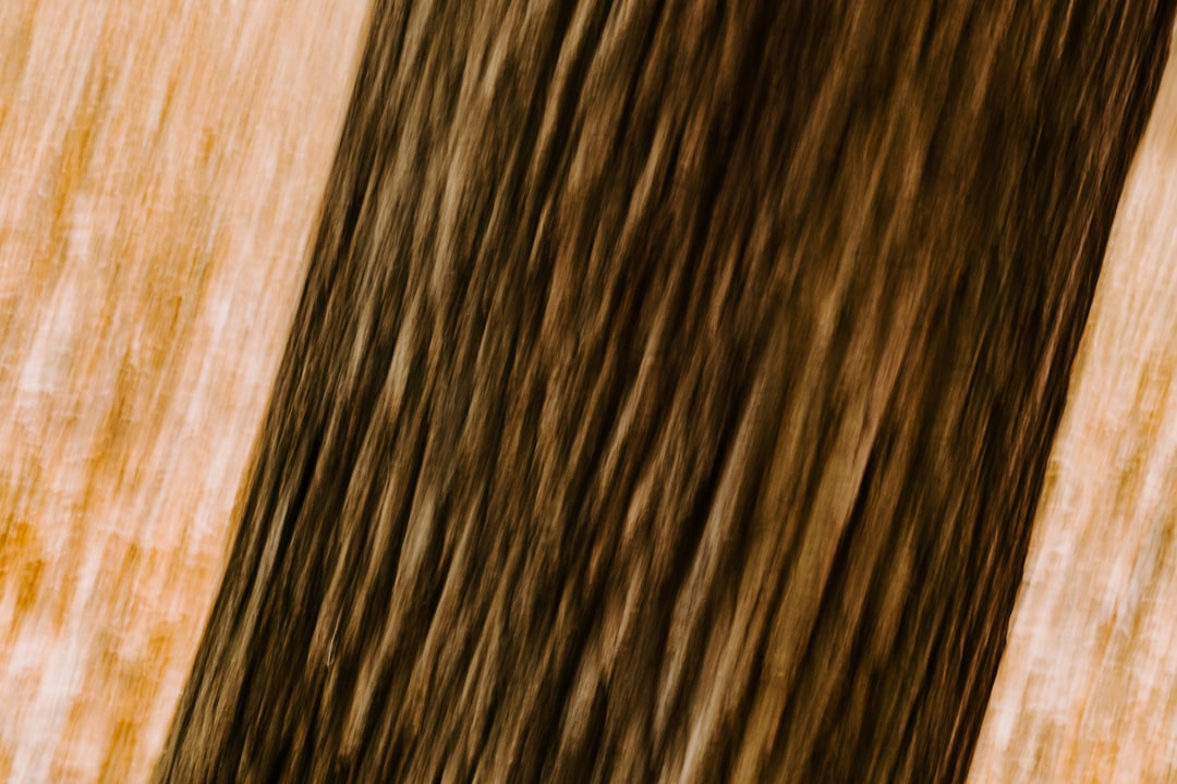 découvrez nos techniques naturelles pour lisser vos cheveux en douceur, sans les abîmer, et profitez d'une chevelure lisse, brillante et saine.