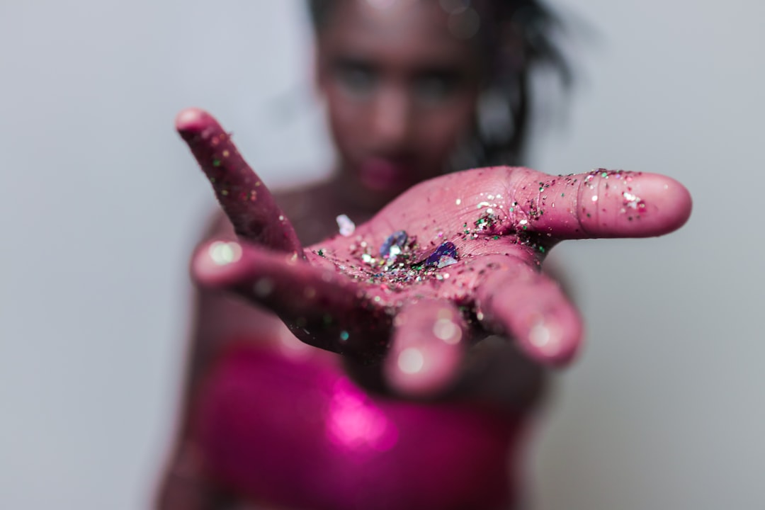 découvrez des astuces et idées de maquillage de fête pour un look éclatant et festif, parfait pour toutes vos occasions spéciales.