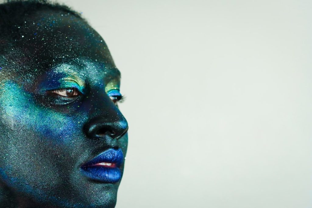 découvrez des idées de maquillage de fête tendance pour briller lors de vos événements spéciaux. tutoriels faciles et conseils professionnels pour un look glamour et festif.