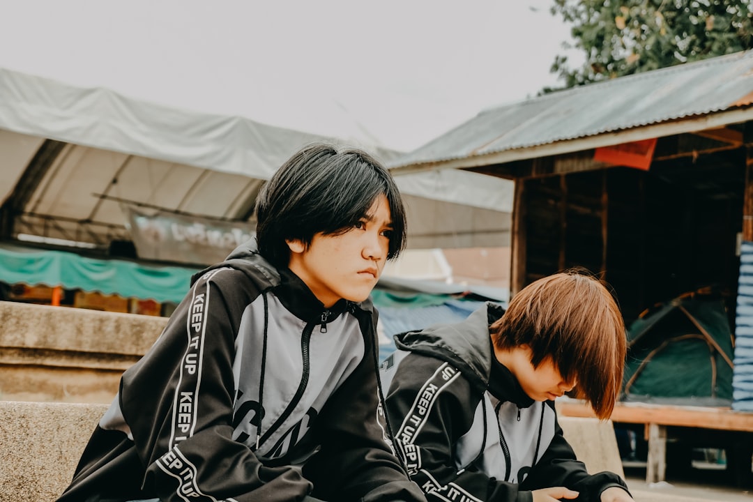 découvrez la coupe de cheveux samouraï, un style audacieux alliant tradition japonaise et modernité pour un look unique et énergique.