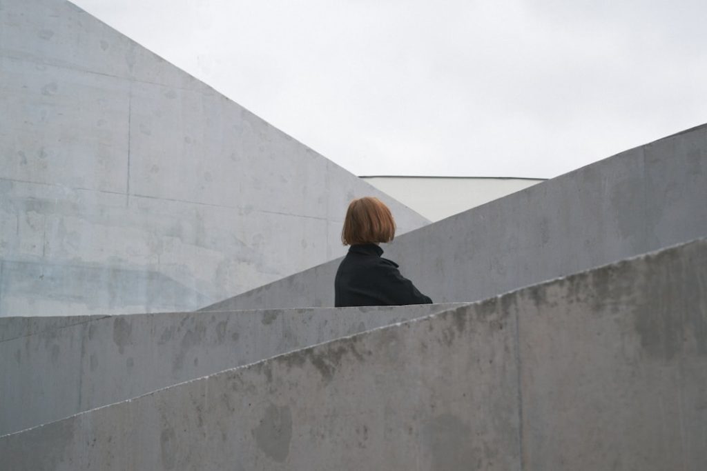 découvrez le style short bob, une coupe courte moderne et élégante qui sublime toutes les formes de visage. parfait pour un look frais et dynamique.