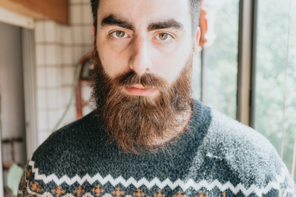 découvrez comment obtenir une barbe douce et bien entretenue avec nos conseils et produits spécialement conçus pour adoucir et embellir votre barbe.