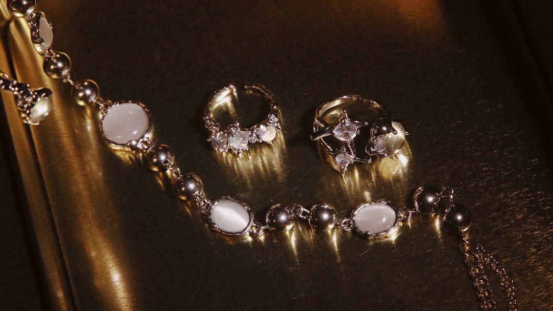 découvrez notre collection raffinée de bijoux en acier inoxydable alliant durabilité et élégance pour un style moderne et intemporel.