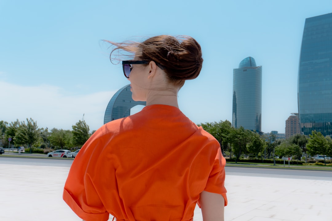 découvrez des coiffures d'été tendance et faciles à réaliser pour rester fraîche et stylée tout au long de la saison estivale.