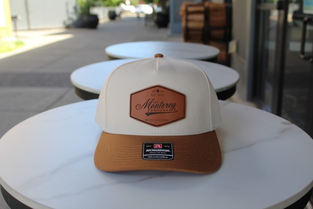 personnalisez vos vêtements selon vos envies avec notre service de customisation. créez un style unique et original adapté à votre personnalité.