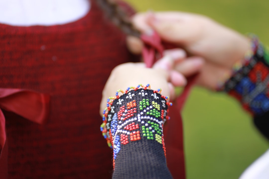 personnalisez vos vêtements selon vos goûts avec notre service de customisation de vêtements unique et de haute qualité.