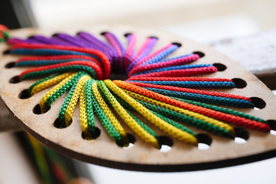 découvrez les principes essentiels de la coordination des couleurs pour créer des combinaisons harmonieuses et élégantes dans votre style et votre décoration.