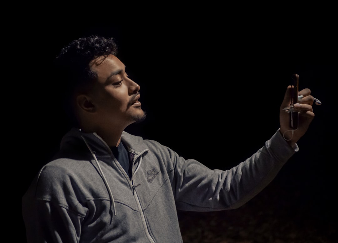 découvrez des idées de tenues de soirée élégantes et tendance pour toutes vos occasions spéciales. inspirez-vous pour un look parfait dès la tombée de la nuit.