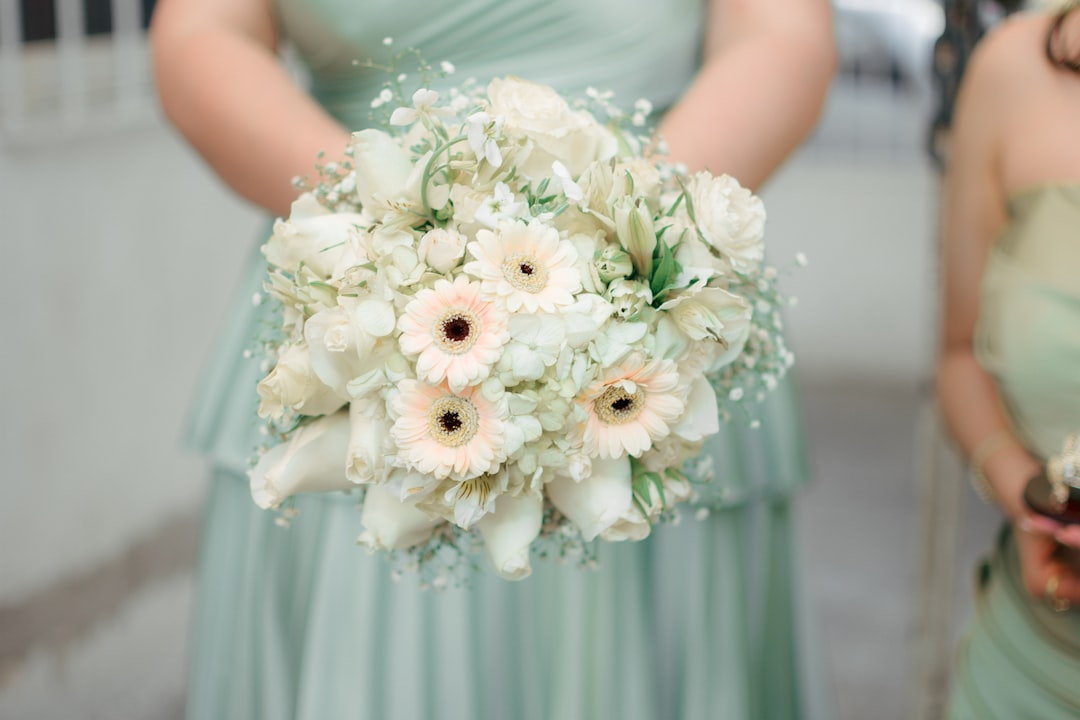 découvrez notre robe fleurie élégante, parfaite pour un look frais et printanier. style léger et confortable pour toutes les occasions.