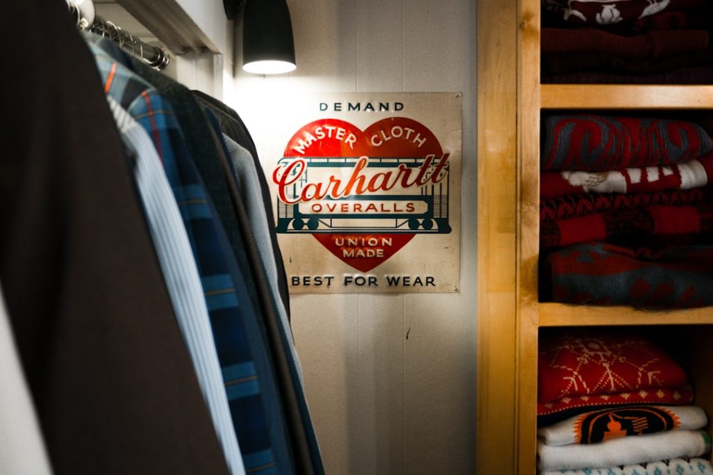 découvrez les meilleures marques de mode masculine alliant style, qualité et tendance pour un look impeccable en toute occasion.