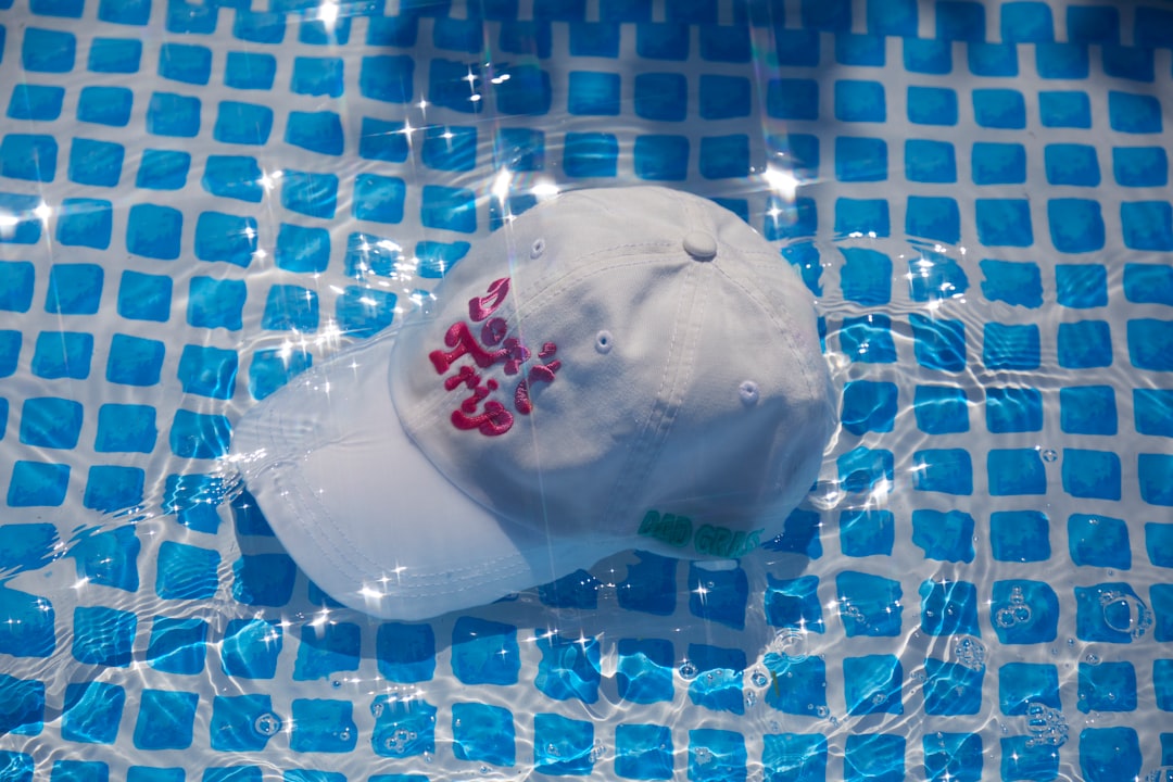 découvrez notre collection élégante de chapeaux pour hommes, alliant style et confort pour toutes les occasions.