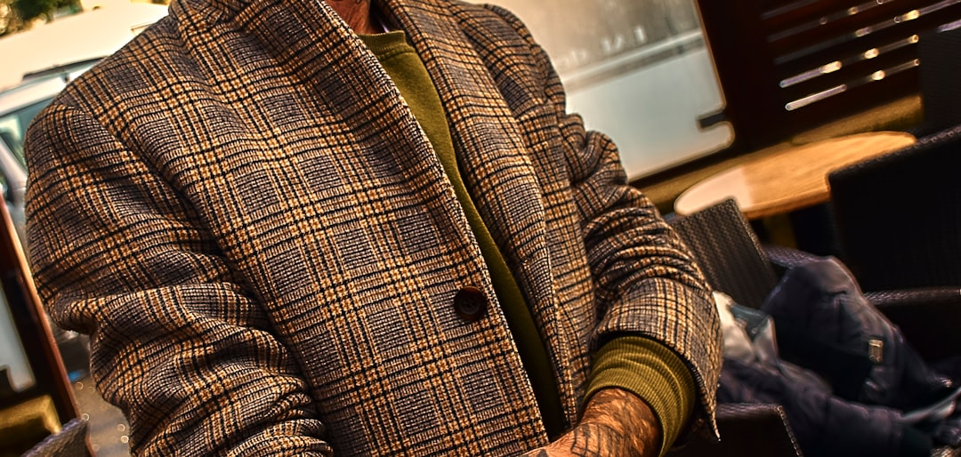 découvrez des idées de tenues avec vestes de costume pour hommes alliant élégance et style moderne, parfaites pour toutes les occasions.