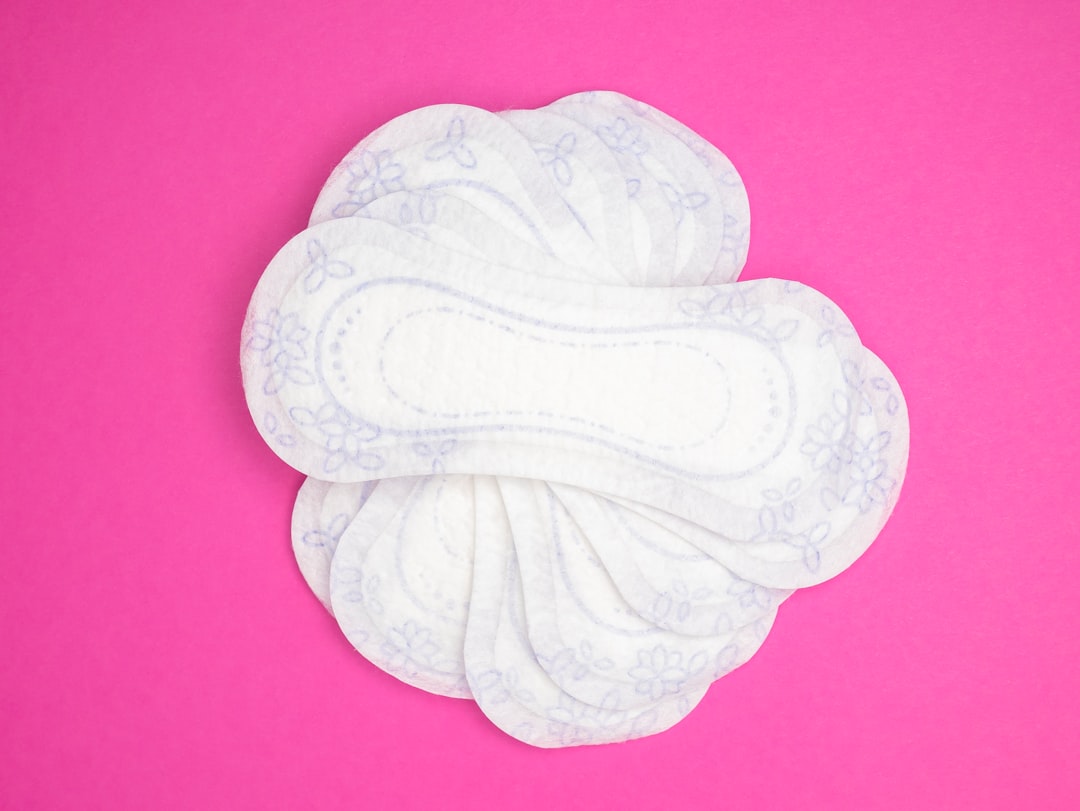 découvrez tout ce que vous devez savoir sur les menstruations : causes, symptômes, conseils et solutions pour mieux vivre cette période du mois.