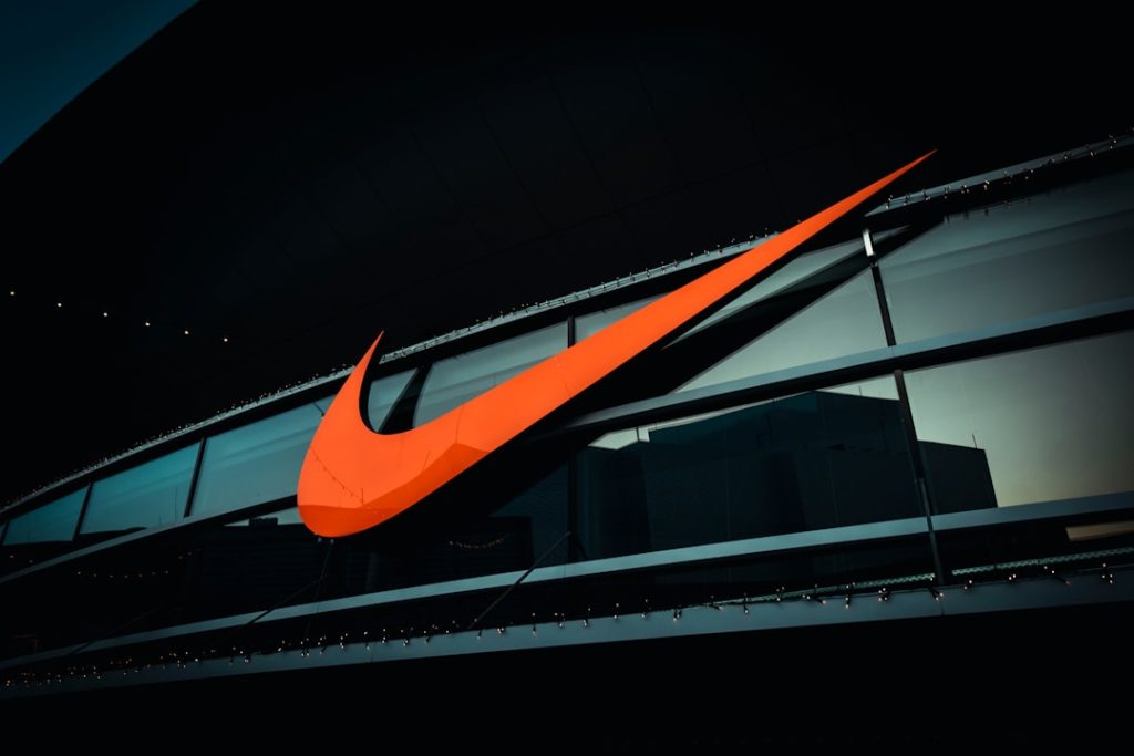 découvrez les dernières collections nike : chaussures de sport, vêtements et accessoires pour allier performance et style au quotidien.