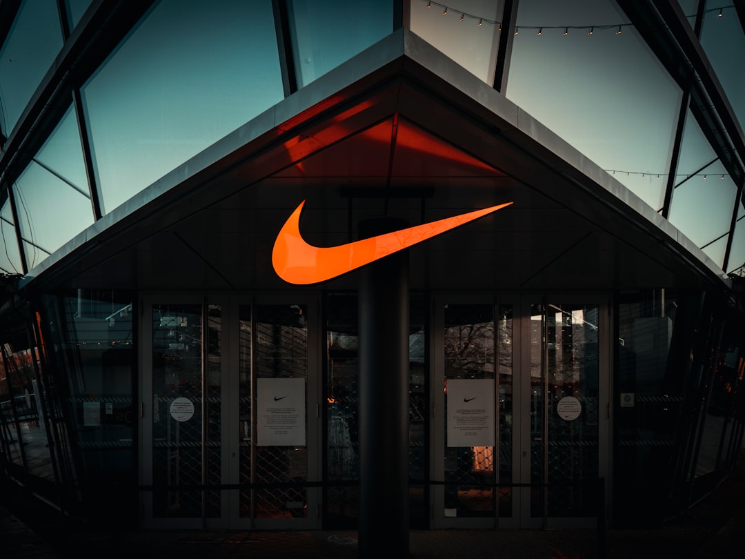 découvrez les dernières nouveautés et collections nike, alliant performance, confort et style pour tous les sportifs et passionnés de mode.