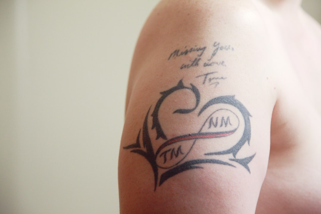 découvrez le tatouage semi-permanent, une alternative temporaire au tatouage traditionnel qui offre un style durable sans engagement à vie. parfait pour tester un design ou changer d'apparence régulièrement.