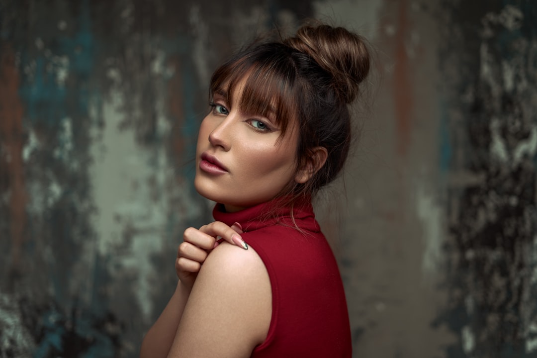 découvrez les coupes de frange tendance pour un style moderne et élégant, adapté à toutes les formes de visage.