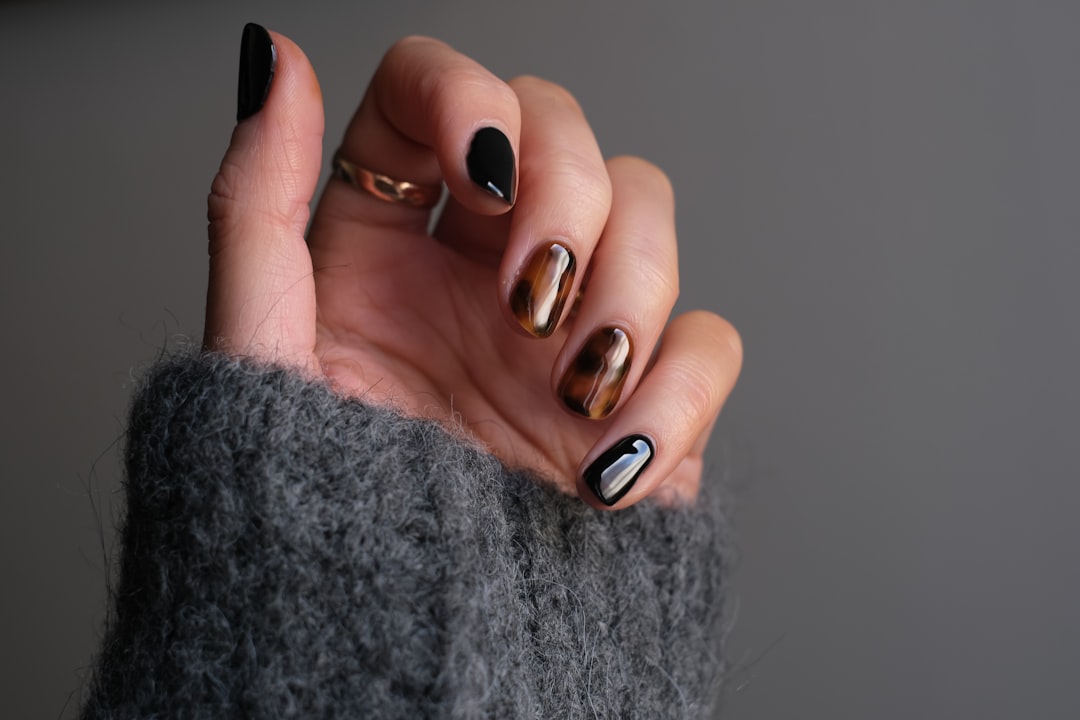 découvrez nos idées de nail art hiver pour des ongles élégants et tendances tout au long de la saison froide.