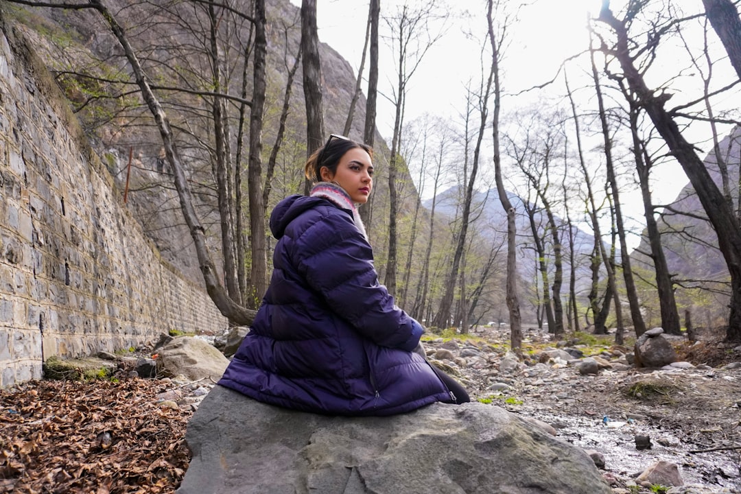 veste légère pour femmes en duvet, parfaite pour rester au chaud avec confort et élégance durant les journées fraîches.