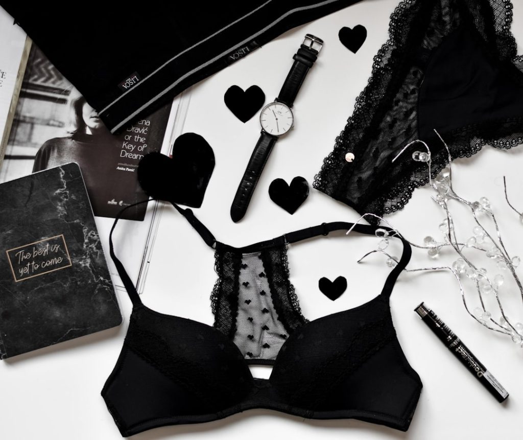 découvrez notre collection de soutiens-gorge alliant confort et style pour toutes les occasions. trouvez le bra parfait qui vous met en valeur.