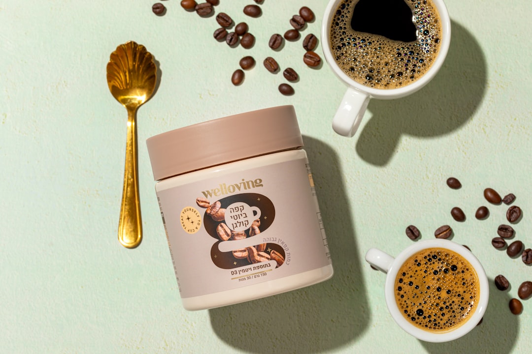 exfoliant au café naturel pour une peau douce et revitalisée, parfait pour éliminer les cellules mortes et stimuler la circulation.