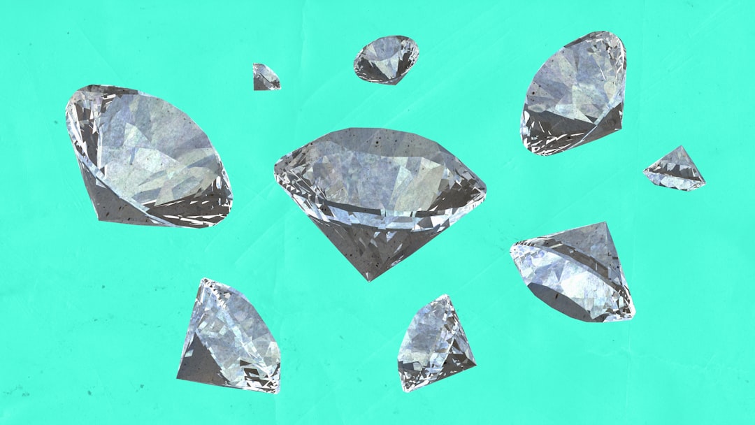 techniques et outils pour la taille précise des diamants afin de révéler leur éclat et leur beauté exceptionnels.