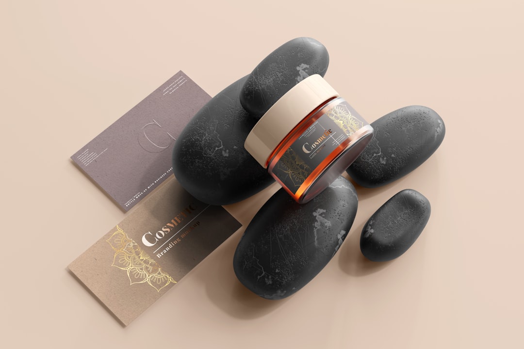 découvrez notre sélection de crèmes pour les mains enrichies en ingrédients nourrissants pour une peau douce et protégée toute la journée.