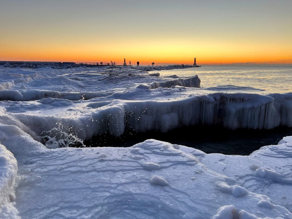 découvrez l'eau d'iceberg pure et naturelle, une source d'hydratation exceptionnelle issue des glaciers les plus préservés de la planète.