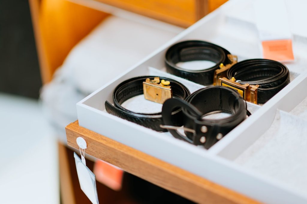 découvrez nos solutions de rangement pour bijoux, élégantes et pratiques, pour organiser et protéger vos trésors au quotidien.