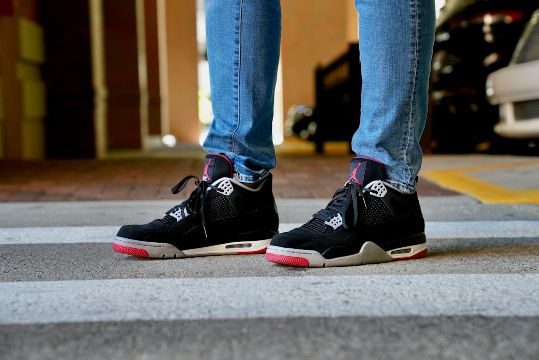 Outfit Jordan 4 : les plus belles tenues à adopter et comment les porter.