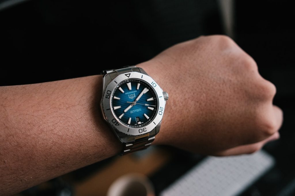 découvrez notre sélection exclusive de montres de luxe pour homme alliant élégance, précision et design sophistiqué pour sublimer votre style.