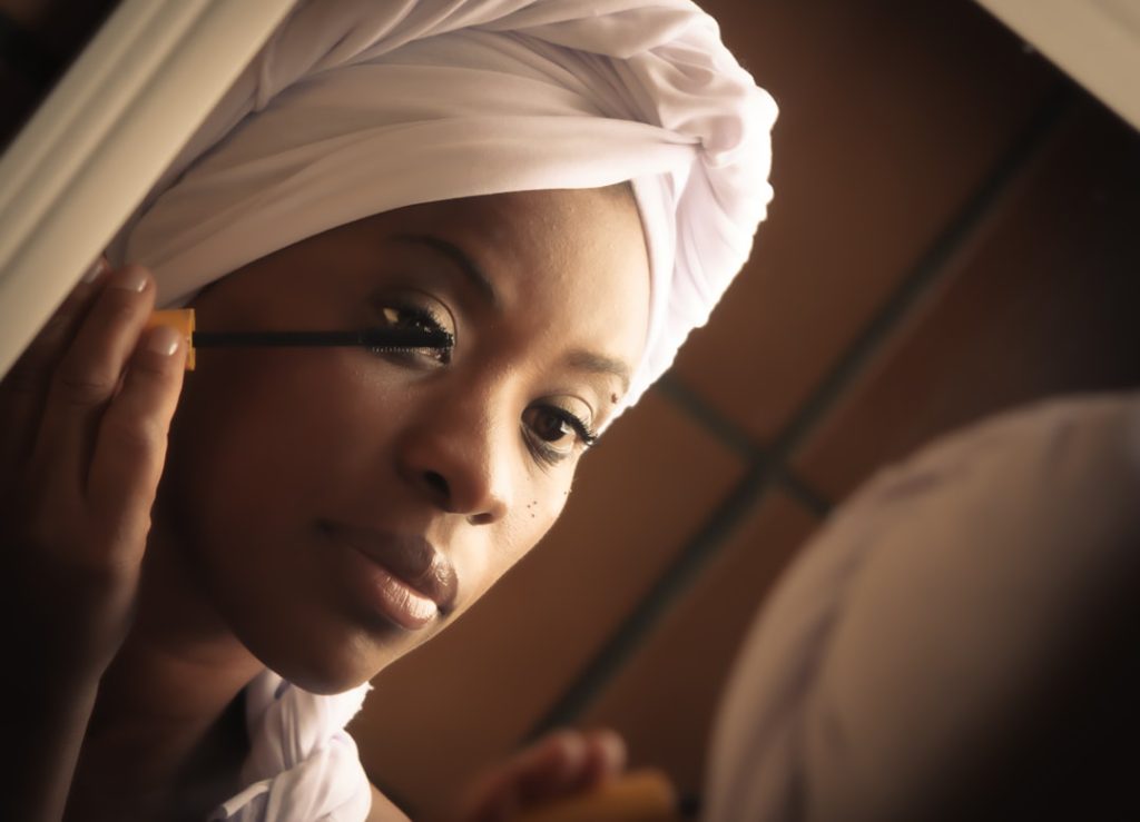découvrez notre mascara haute performance pour des cils allongés, volumineux et intensément définis. sublimez votre regard au quotidien avec une tenue longue durée.
