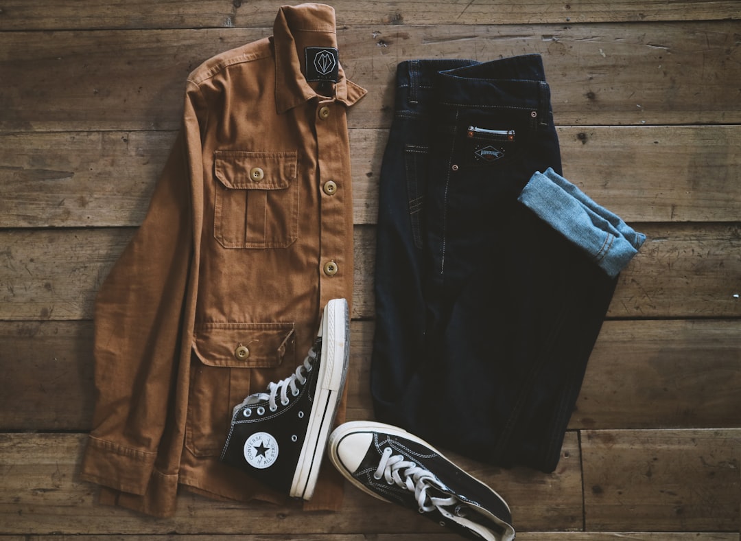 découvrez notre collection de pantalons cargo pour hommes et chaussures assorties, alliant confort, style urbain et fonctionnalité pour un look moderne et décontracté.
