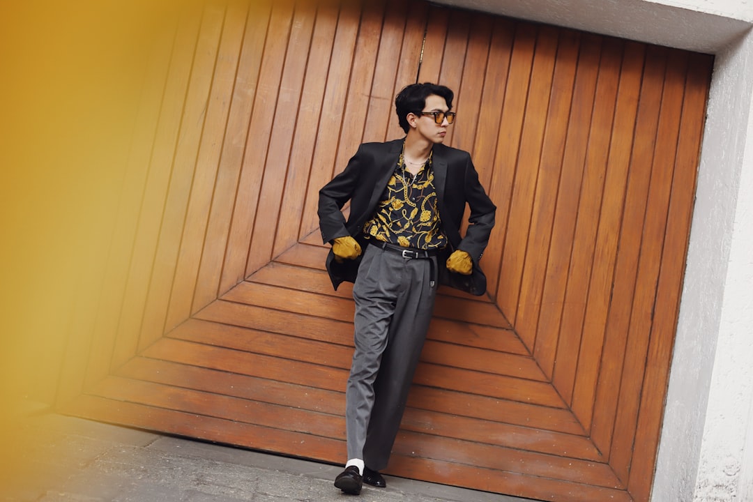 découvrez les tendances mode pour hommes de plus de 40 ans, alliant élégance, confort et modernité pour un style affirmé à chaque âge.