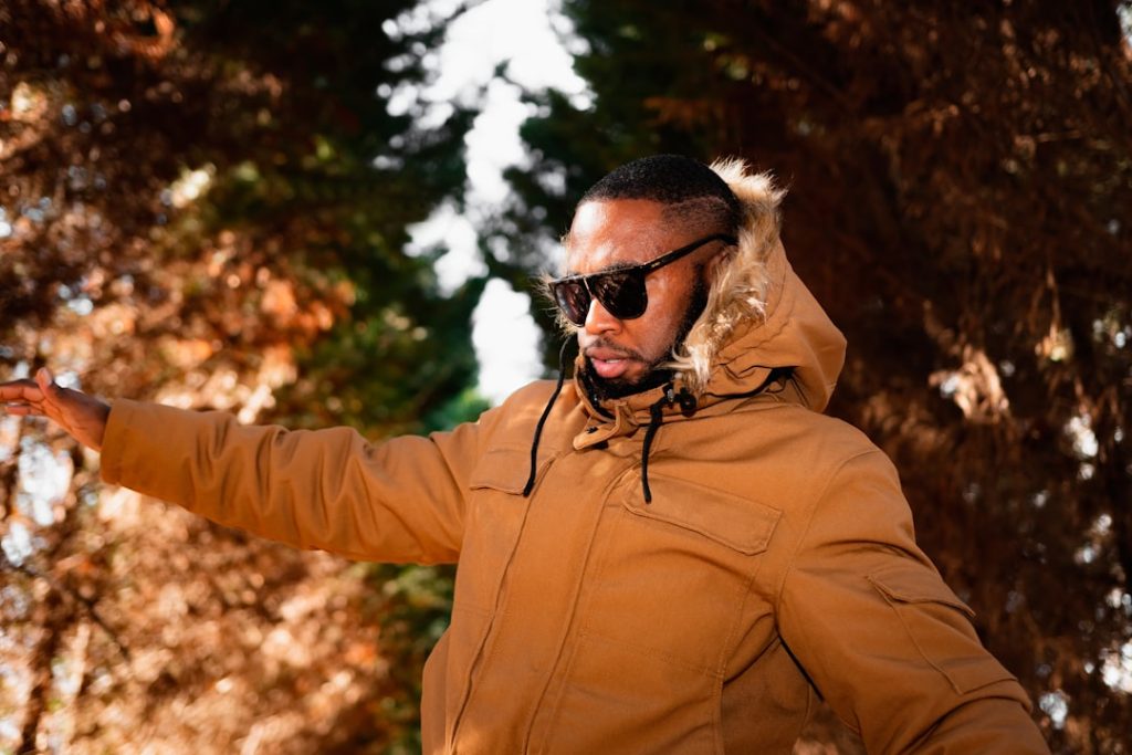 découvrez notre collection de parkas pour hommes alliant style, confort et protection contre les intempéries. idéales pour affronter l'hiver avec élégance.