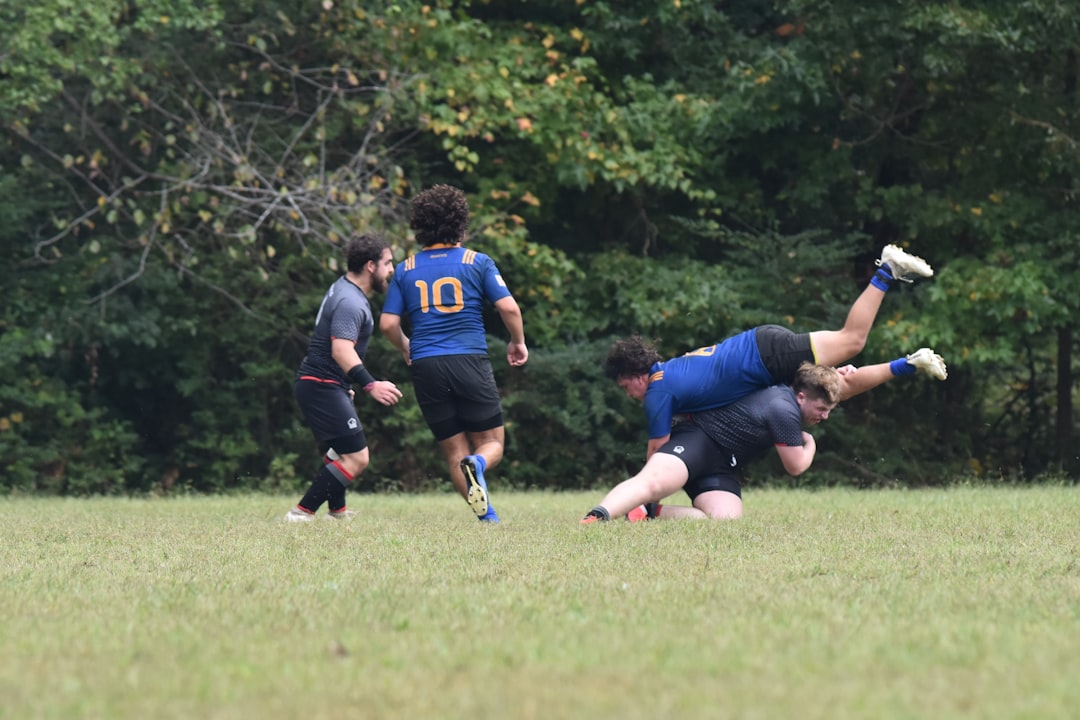découvrez le style vestimentaire pour hommes inspiré du rugby : alliez confort, robustesse et élégance décontractée pour un look sportif et tendance au quotidien.
