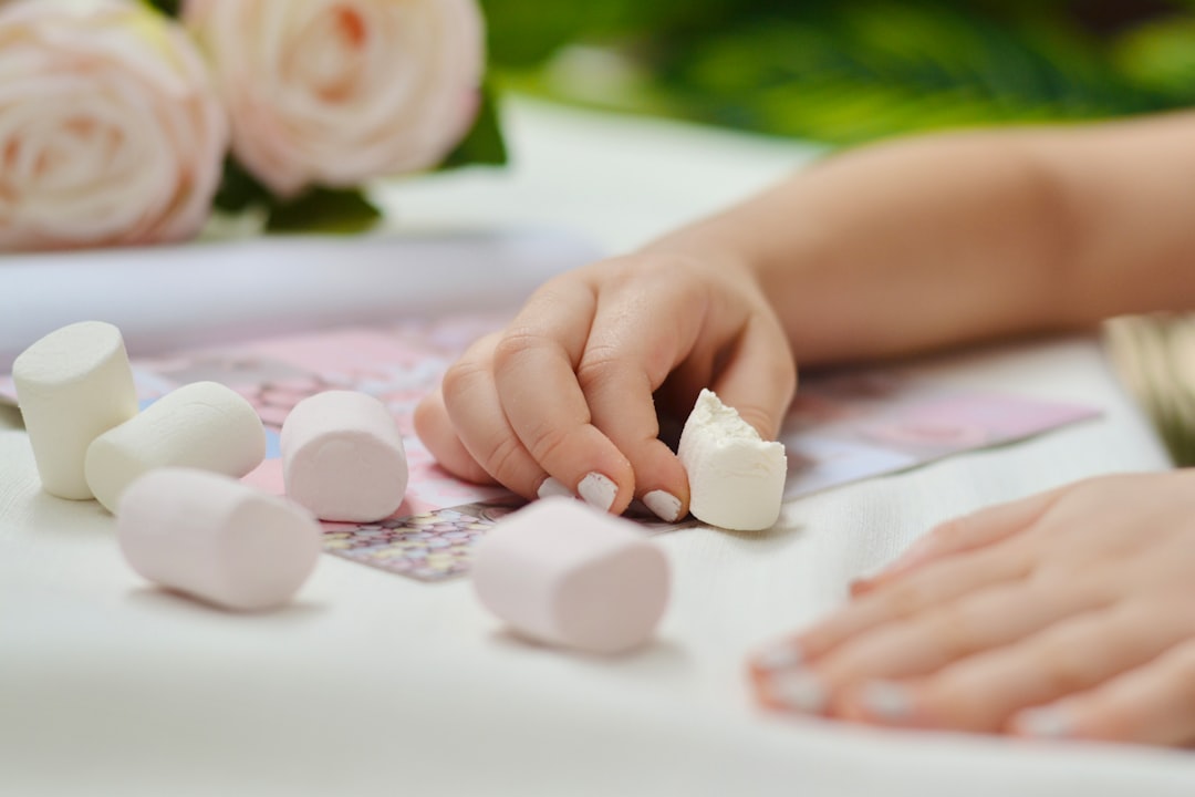 découvrez notre collection élégante de ongles pastel, alliant douceur et style pour une manucure tendance et raffinée.